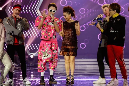 Thu Minh bị Monstar, Anh Duy lôi kéo lên biểu diễn phụ họa