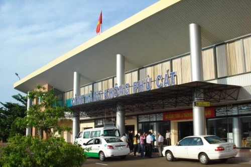 Phát hiện hành lý xách tay chứa 2,1kg chất bột nghi là thuốc nổ