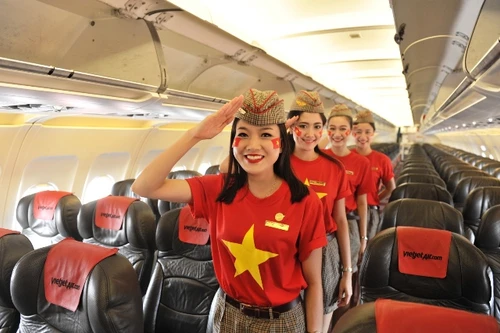 Rộn ràng không khí ngày 2-9 trên mọi nẻo đường, chuyến bay