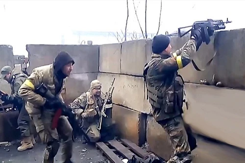 Chỉ huy DPR: Kiev đang tăng cường quân sự sát giới tuyến Donbass