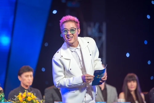 Thanh Duy Idol làm MC trong "Hoán chuyển bất ngờ"