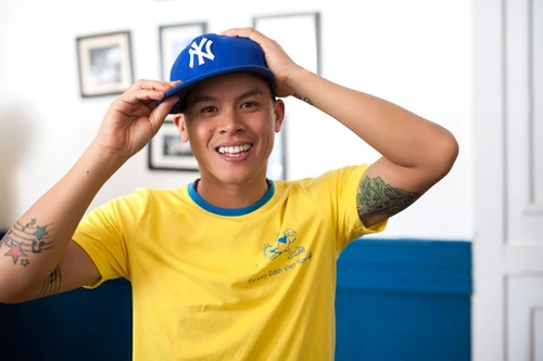 Biên đạo John Huy Trần chạy bộ gây quỹ cho trẻ em bị hở hàm ếch