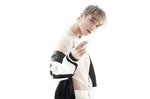 Sơn Tùng M-TP "khoe" phong cách thời trang phóng khoáng