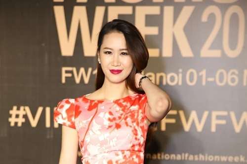 Á hậu Ngô Trà My tái xuất sau 3 tháng sinh con gái đầu lòng