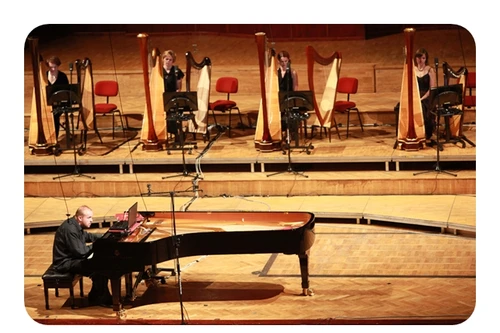 Nghệ sĩ piano Maciej Grzybowski giao lưu âm nhạc tại Việt Nam 