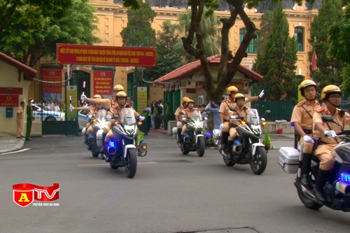 Dàn xe "siêu khủng" của Công an Hà Nội ra quân phát động toàn dân cung cấp thông tin vi phạm trật tự an toàn giao thông