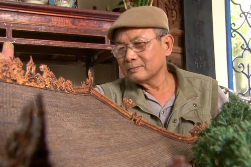 Độc đáo mô hình đình làng bằng gỗ siêu nhỏ