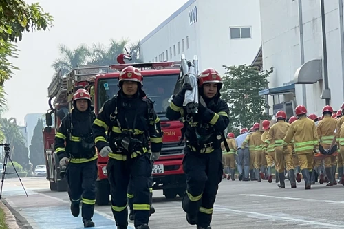Hơn 800 người tham gia diễn tập PCCC và CNCH tại Công ty TNHH TOTO Việt Nam