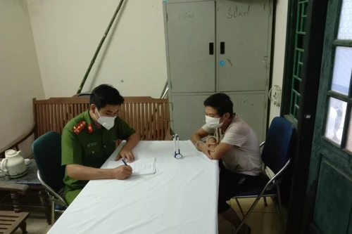 Phát hiện 2 đối tượng mang ma tuý đi qua chốt kiểm dịch vào sáng sớm