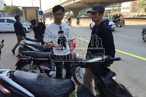 Tự ‘trẻ hóa" 17 tuổi để trùng khớp với đăng ký xe máy giả