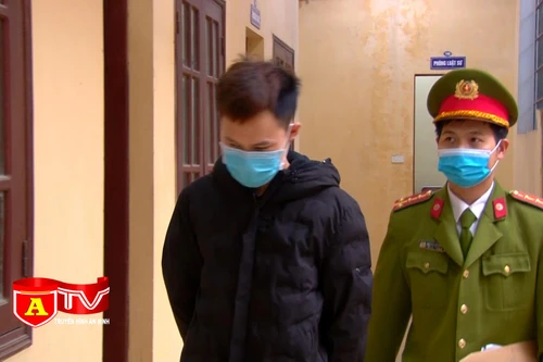 CAH Sóc Sơn bắt giữ đối tượng vận chuyển pháo trái phép