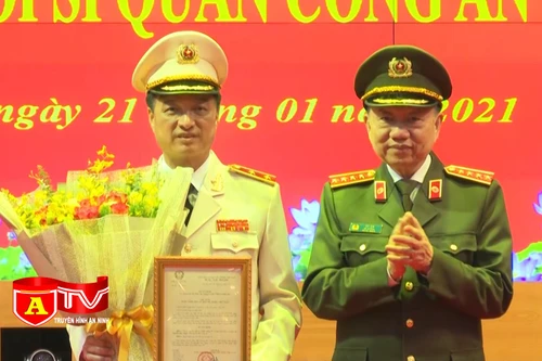 Công bố Quyết định của Chủ tịch nước về thăng cấp bậc hàm cấp tướng Công an nhân dân