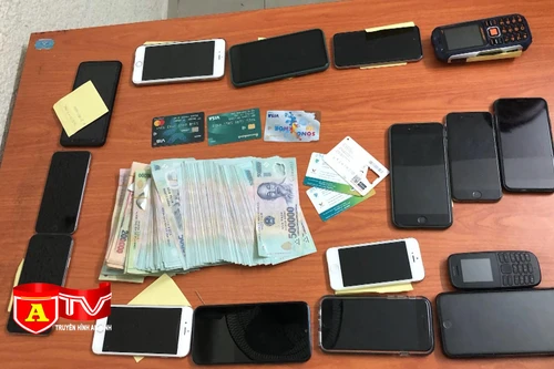 Bắt nhóm dùng thẻ ngân hàng lừa đảo chiếm đoạt hàng tỷ đồng