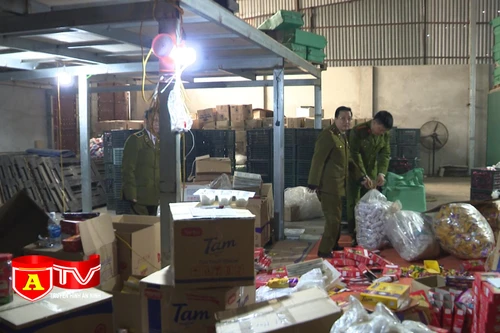 Phát hiện hàng tấn bánh quy do nước ngoài sản xuất đã hết hạn sử dụng