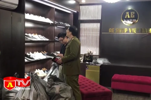 Phát hiện gần 5.000 sản phẩm giả mạo nhãn hiệu tại một cơ sở thuộc chuỗi AE Shop Việt Nam