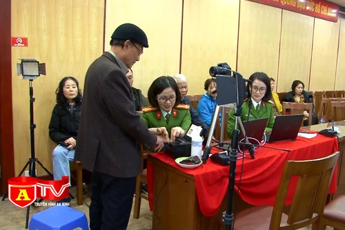 Đấu tranh với các hành vi chế tạo, sản xuất, mua bán, vận chuyển, tàng trữ, sử dụng pháo trái phép 