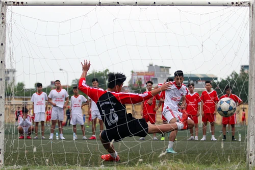 Hình ảnh, kết quả đấu loại trực tiếp giải bóng đá học sinh THPT Hà Nội sáng 30-10