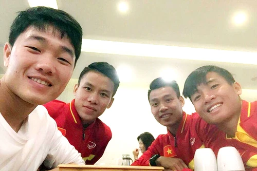 Xuân Trường tiễn ĐT Việt Nam rời Hàn Quốc, hẹn một tuần sau tái ngộ