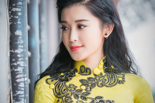 Vừa khỏi ốm, Á hậu Huyền My đội rét đi từ thiện