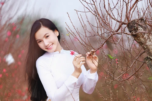 Hot girl đa tài Lương Giang rạng ngời đón xuân