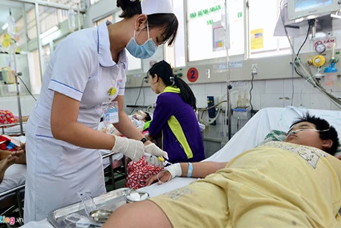 [ẢNH] Sốt xuất huyết vào mùa: Những điều kiêng kỵ khi chữa trị