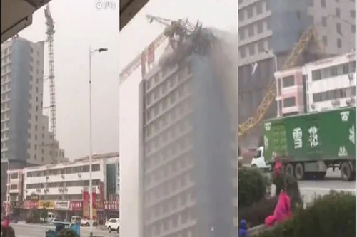 Video cần cẩu xây dựng đổ vào tòa nhà cao tầng