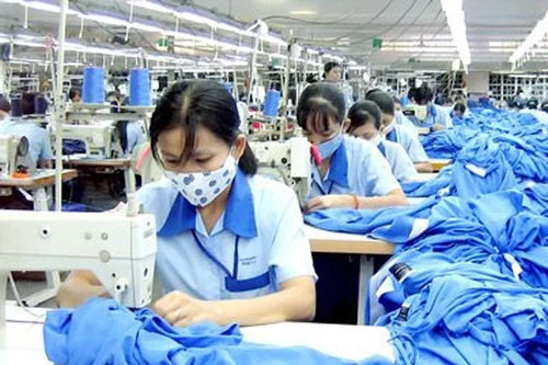 Đề xuất nới lỏng quy đinh về thời gian làm thêm