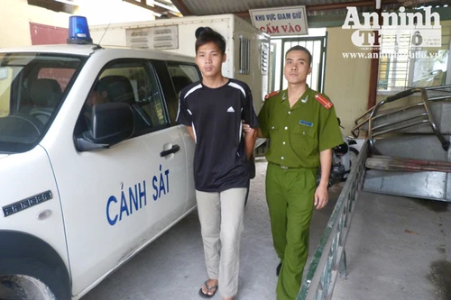 Hai nữ sinh dũng cảm phóng xe truy đuổi, bắt cướp