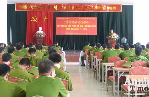 Khai giảng lớp trung cấp PCCC niên khóa 2012 – 2014