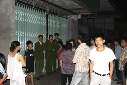 Bắt 2 mẹ con giam giữ người trái phép, ép viết giấy nhận nợ