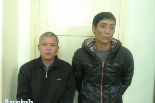 Bắt 2 “cò máu” khu vực bệnh viện Việt Đức