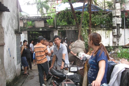 Bàng hoàng vụ nghịch tử giết cả cha lẫn mẹ vì "tội" xin tiền không được