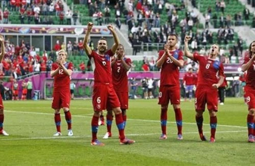 Nga và CH Czech giành lợi thế