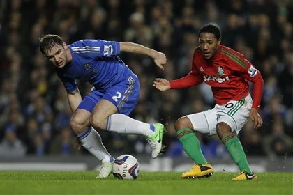  Chelsea "thua sốc" Swansea 