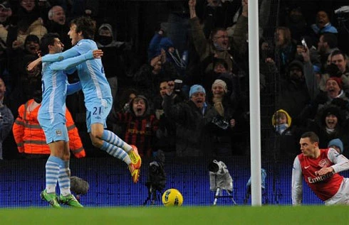 Man City đòi lại ngôi đầu