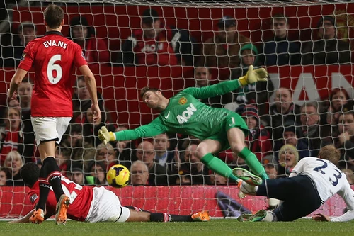 Trở về sân nhà, MU lại thua tan tác