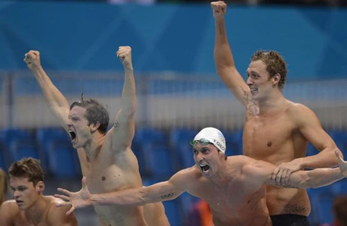 Đường đua xanh thêm hai kỷ lục thế giới