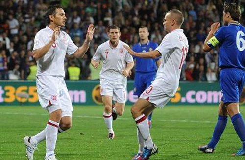 Anh thắng giòn giã, Italia vã mồ hôi