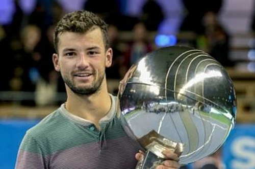 "Tiểu Federer" hạ gục Ferrer, lần đầu đăng quang