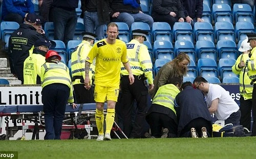 CĐV đột tử trên sân Rugby Park