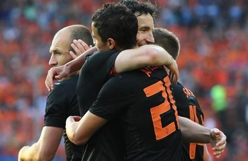 Hà Lan tìm lại niềm vui chiến thắng 