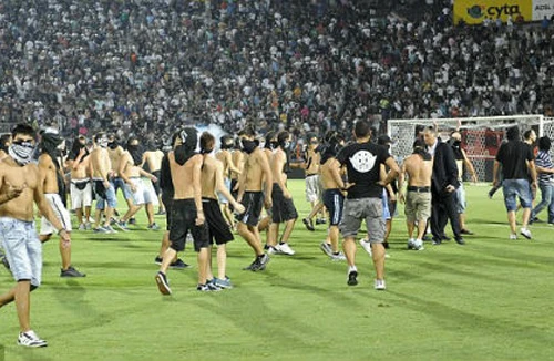 Vụ hỗn chiến trên khán đài Hy Lạp