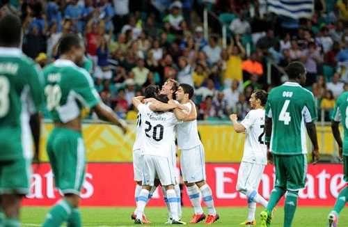 Nigeria 1- 2 Uruguay: Bẻ cánh đại bàng