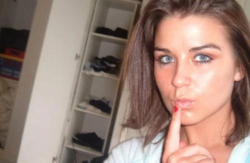 Gái gọi khen Balotelli giỏi hơn Rooney 