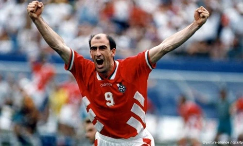 Huyền thoại bóng đá Bulgari bị kết án 2 năm tù giam