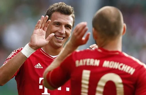 Vòng 1 Bundesliga: "Hùm Xám" ra oai