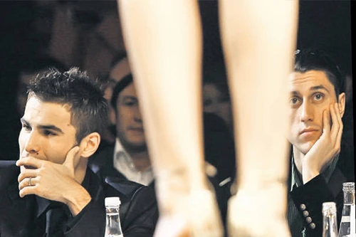 Mutu rủ sao Hà Lan "bay đêm" 