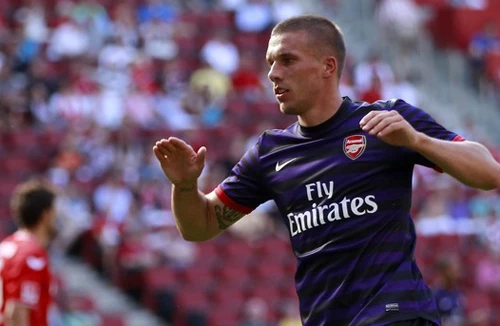 Podolski lập cú đúp, Pháo thủ đại thắng Cologne