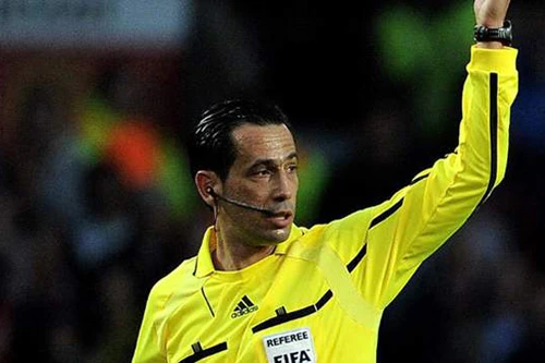 Trọng tài Pedro Proenca được chọn bắt chính