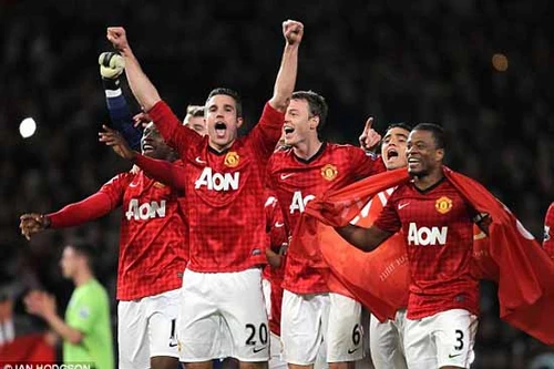 Van Persie xuất sắc lập hat-trick đưa MU lên ngôi vương 